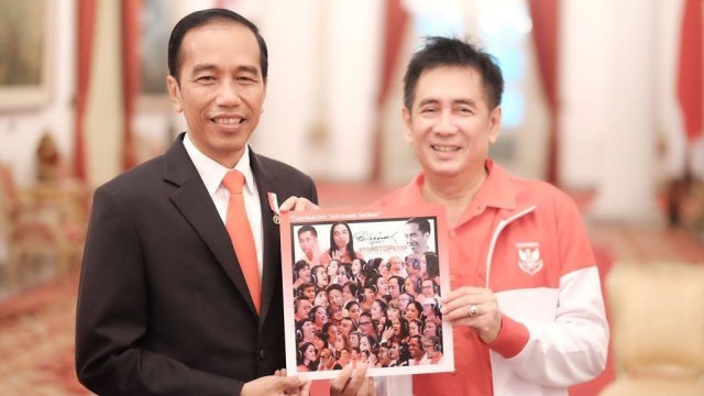 Jokowi dan Sys NS. (Foto: Instagram @sys_ns)