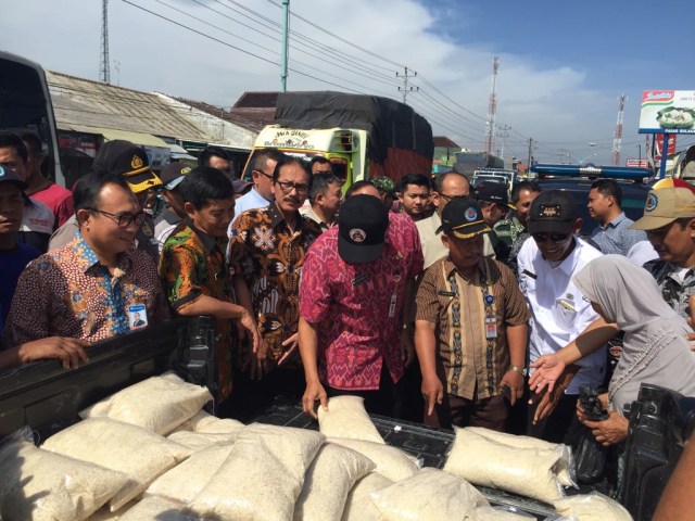 Meski Stok Beras Melimpah, Harga Beras di Jateng Masih Mahal