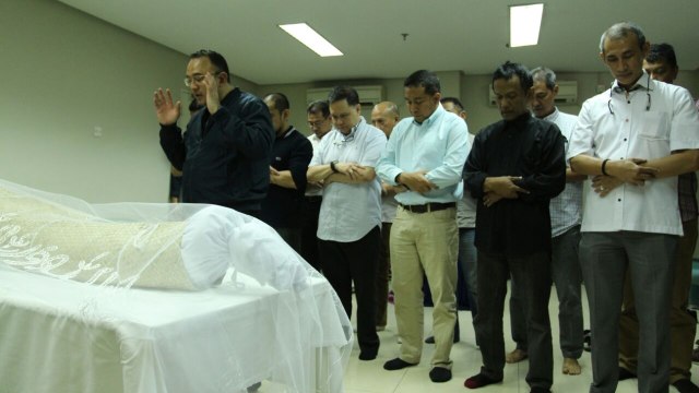 Suasana di ruang jenazah alm Sys Ns (Foto:  Iqbal Firdaus/kumparan)