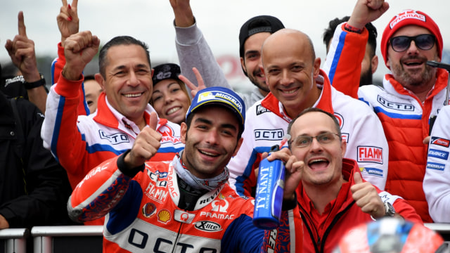 Danilo Petrucci dan tim Pramac Ducati. (Foto: TOSHIFUMI KITAMURA / AFP)