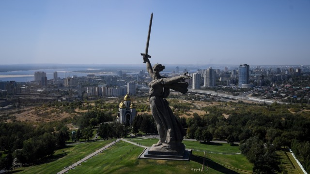 Patung The Motherland Calls dengan tinggi 87m (Foto: AFP/Alexey Filippov)