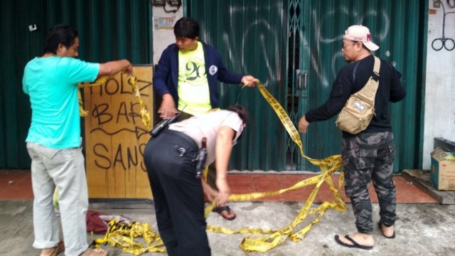 Kebakaran melanda 3 ruko di Srengseng, Jakbar.  (Foto: Dok Istimewa.)