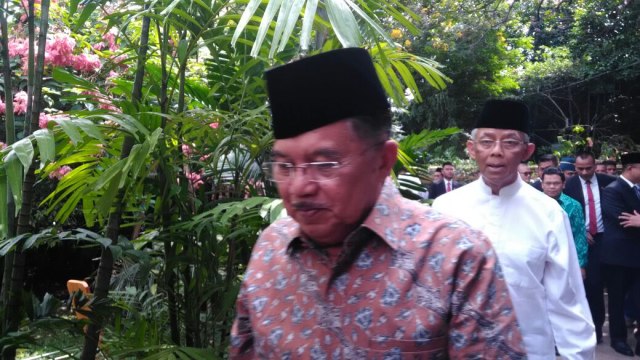 Jusuf Kalla, Wakil Presiden RI  di Rumah duka (Foto: Yuana Fatwalloh/kumparan)