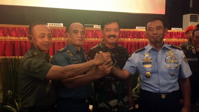 Panglima TNI bersama kepala staf tiga matra  (Foto: Reki Febrian/kumparan)