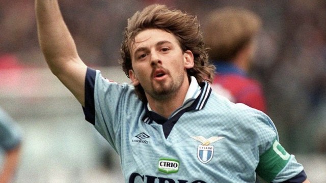 Giuseppe 'Beppe' Signori di Lazio. (Foto: Twitter/Classic Football Shirts)