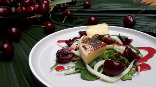 Cherry Salad with Brie Cheese  (Foto:  Luthfa Nurridha/kumparan)