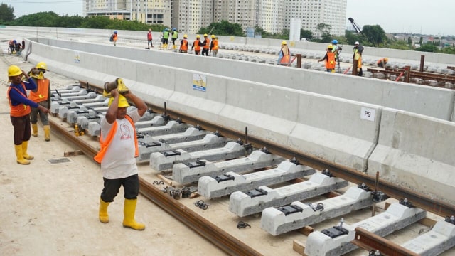 Pembangunan LRT Jakarta Koridor 1 tahap 1. (Foto: Iqbal Firdaus/kumparan)