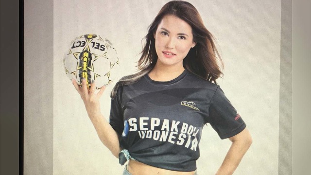 Miyabi mengenakan jersey Timnas Indonesia (Foto: Instagram @maria.ozawa)