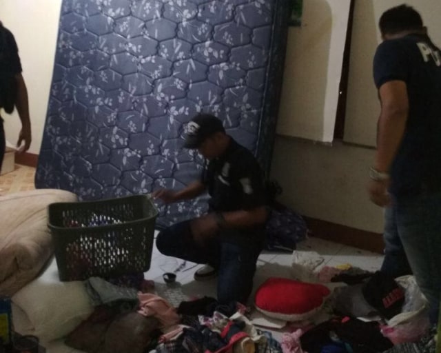 Penggeledahan rumah bandar narkoba. (Foto: Dok. Istimewa)