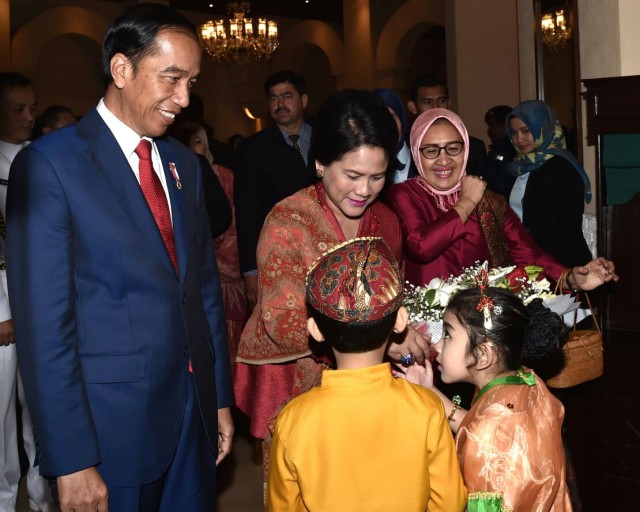 Jokowi temui WNI di Pakistan. (Foto: Dok. Biro Pers Istana)