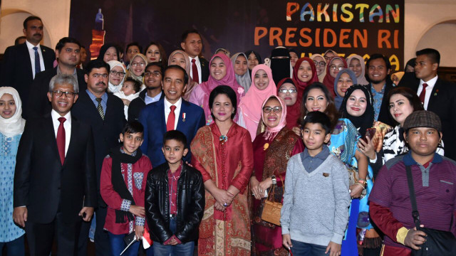 Jokowi temui WNI di Pakistan. (Foto: Dok. Biro Pers Istana)