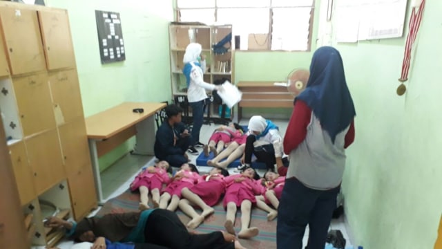 Korban keracunan di SMPN 145 Menteng. (Foto: dok. Polsek Setiabudi)
