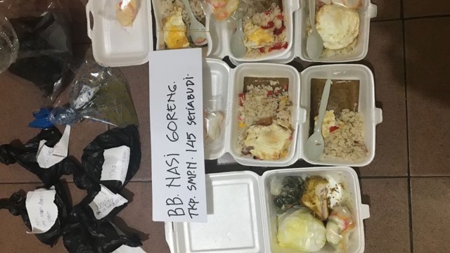 Korban keracunan di SMPN 145 Menteng. (Foto: dok. Polsek Setiabudi)