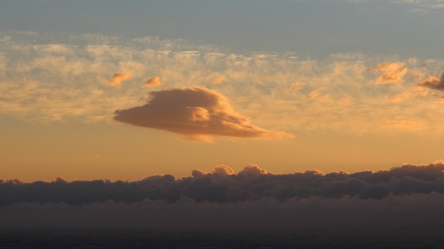 Ilustrasi awan berbentuk UFO. (Foto: Pixabay)