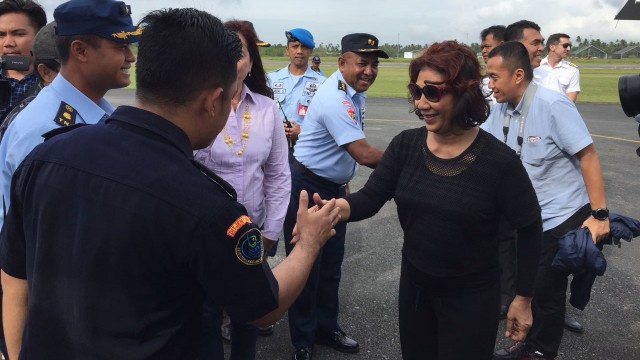 Menteri KKP, Susi Pudjiastuti tiba di Natuna. (Foto: Ahmad Romadoni/kumparan)