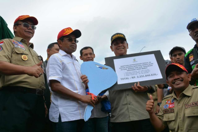 Mensos Maraton Temui Pengungsi Gempa Banten dan Jawa Barat, Salurkan Bantuan Rp2,5 miliar (1)