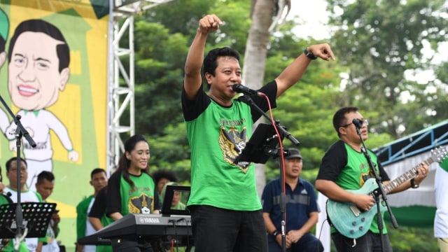 Ketua Umum PPP Romahurmuziy main band (Foto: Dok. PPP)