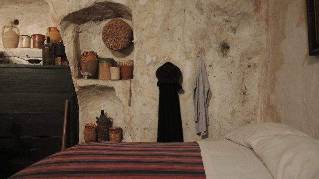 Interior kamar tidur rumah-rumah di Matera (Foto: Flickr/Güldem Üstün)