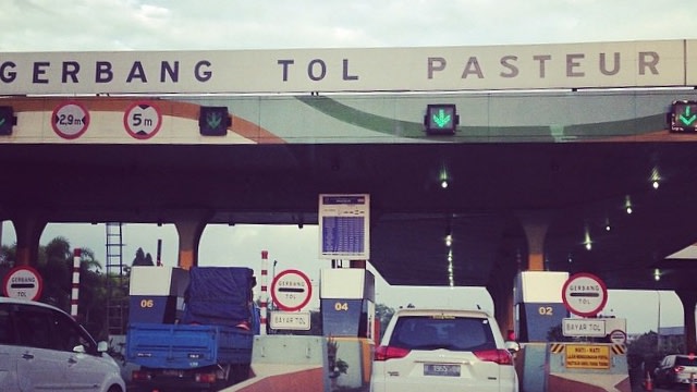 Gerbang Tol Pasteur (Foto: Instagram @rioedward_dr)