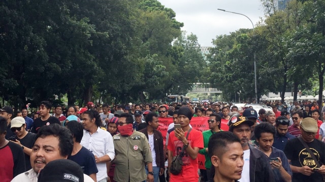 Peserta Aksi Bergerak ke Gedung Kemenhub (Foto: Soejono Saragih/kumparan)