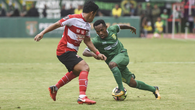 Persebaya Surabaya vs Madura United FC (Foto: ANTARA FOTO/Zabur Karuru)