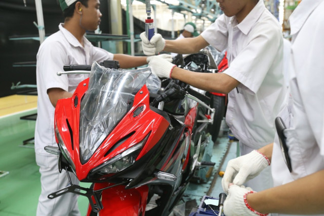 Proses perakitan Honda CBR150R (Foto: dok. AHM)