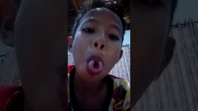 Melipat lidah (Foto: youtube)
