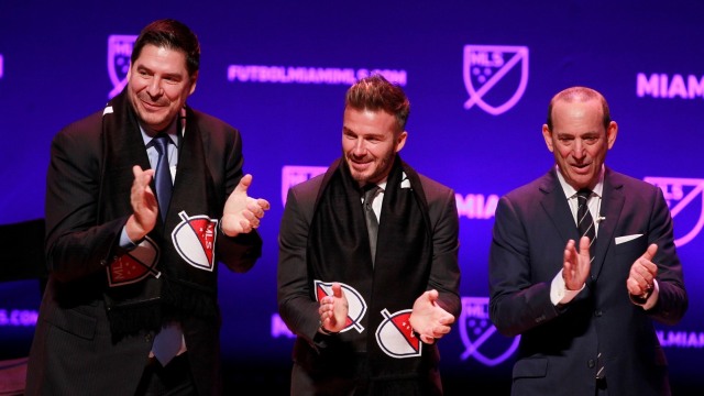 Beckham bersama para administrator MLS. (Foto: Reuters/Andrew Innerarity)