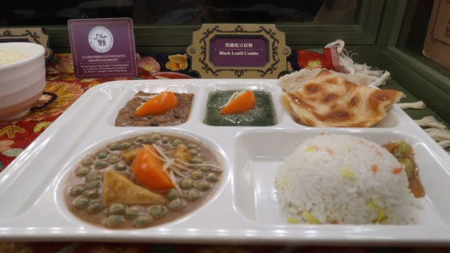 Makanan Halal di Hong Kong Disneyland (Foto: Intan Kemala Sari/kumparan)