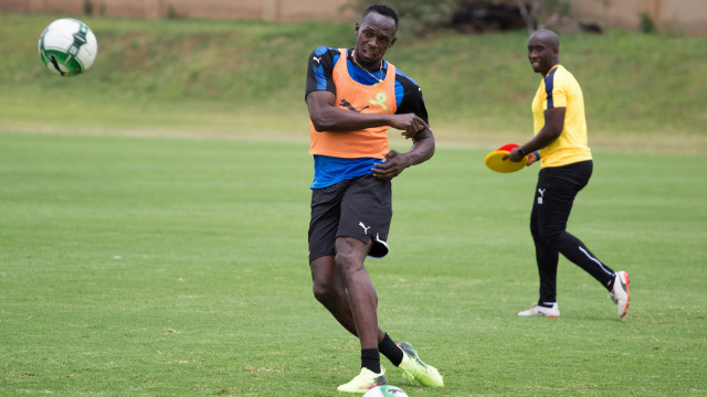 Bolt berlatih di Mamelodi Sundowns. (Foto: REUTERS/James Oatway)