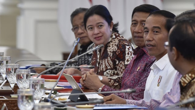 Joko Widodo dan sejumlah Menteri Kabinet Kerja (Foto: ANTARA FOTO/Puspa Perwitasari)