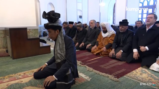 Jokowi jadi imam shalat di Afghanistan. (Foto: Dok. Biro Pers Setpers)