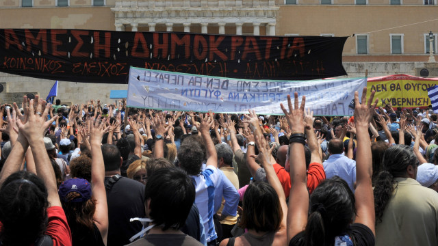 Demonstrasi masyarakat Yunani 2011 (Foto: Wikimedia Commons)