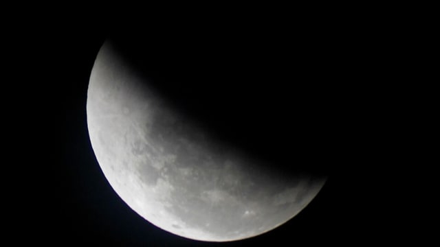 Penampakan Gerhana Bulan dari Padang (2)