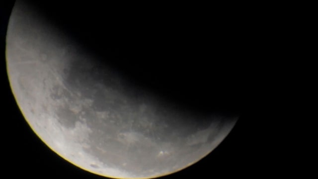 Penampakan Gerhana Bulan dari Padang (3)