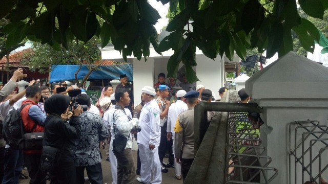 Perwakilan aksi FPI depan Kemenag Bogor  (Foto: Ainul Qalbi/kumparan)