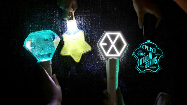 Beragam lightstick K-Pop. (Foto:  Helmi Afandi/kumparan)