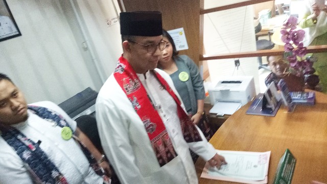 Anies Meninjau Meja Pelayanan RSIA Budi Kemuliaan (Foto: Nabilla Fatiara/kumparan)