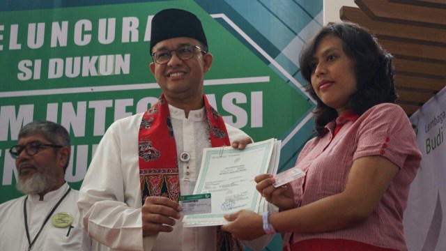 Anies Baswedan meresmikan program SI DUKUN 3 in 1 (Foto: Puti Cinintya Arie Safitri/kumparan)