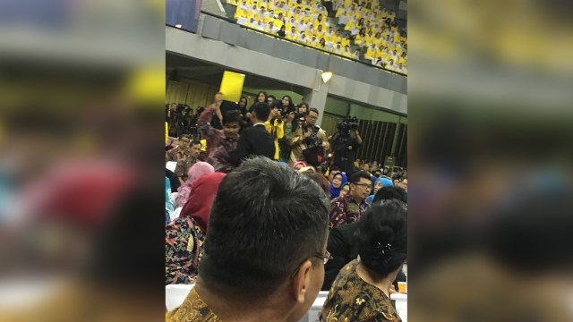 Kartu kuning dari Ketua BEM UI untuk Jokowi (Foto: Dok. BEM UI)