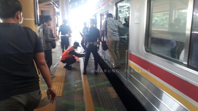 Percobaan bunuh diri di Stasiun Cikini (Foto: Instagram @warung_jurnalis)