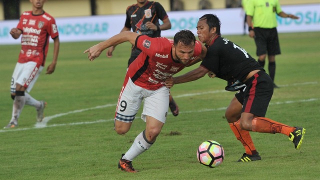 Spasojevic kala berhadapan dengan Borneo FC. (Foto: ANTARA/Nyoman Budhiana)