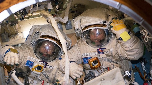 Alexander Misurkin dan Anton Shkaplerov (Foto: Twitter @Space_Station)