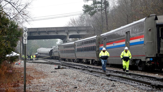 Kecelakaan kereta di Carolina Selatan. (Foto: Reuters/Randall Hill)