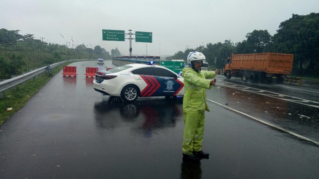 Jalur ke Puncak ditutup (Foto: Dok. Polres Bogor)