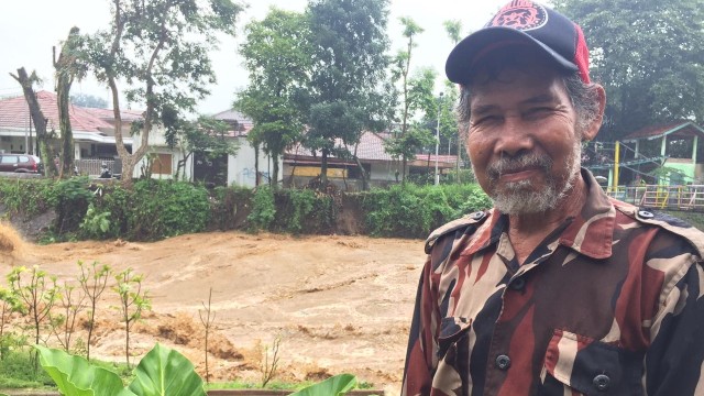 Usman pemilik keramba. (Foto: Muhammad Lutfan Darmawan/kumparan)