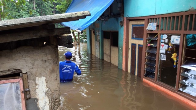 RT 08 RW 01 Pangadegan banjir tanggul jebol. (Foto: Paulina Herasmaranindar/kumparan)