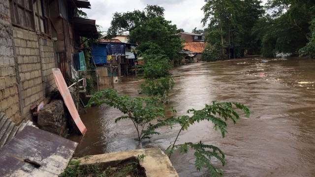 RT 08 RW 01 Pangadegan banjir tanggul jebol. (Foto: Paulina Herasmaranindar/kumparan)