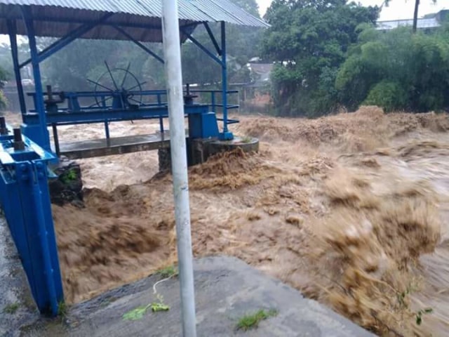 Hujan Deras Mengguyur Wilayah Puncak-Bogor, Kepala BNPB Himbau Masyarakat Waspada Banjir dan Longsor (2)