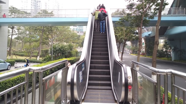 Jembatan Penyeberangan Orang (JPO) di China (Foto: Feby Dwi Sutianto/kumparan)